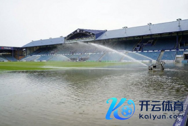 朴茨茅斯主场积水严重