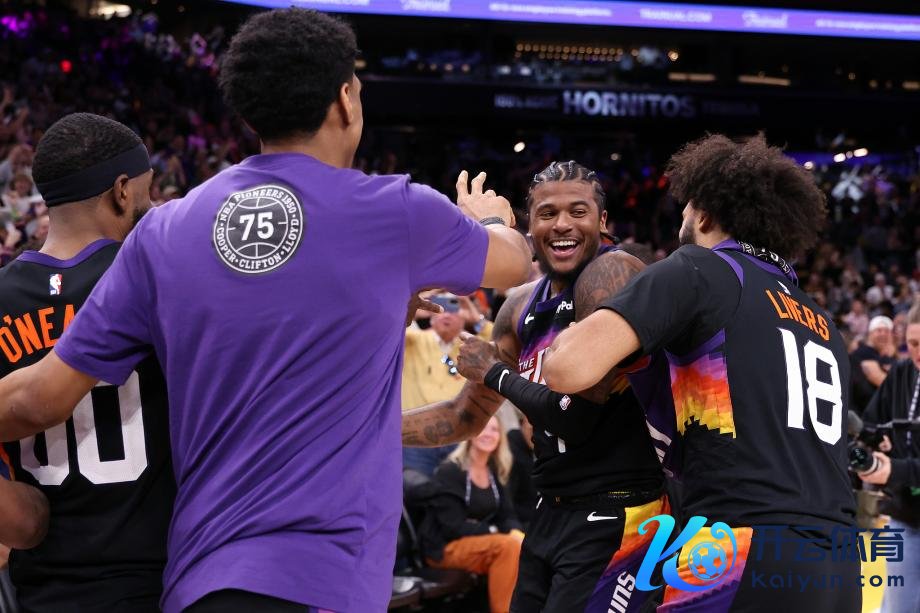 [图]杰伦&middot;格林1.1秒三分压哨绝杀 太阳双加时险胜魔术体育集锦