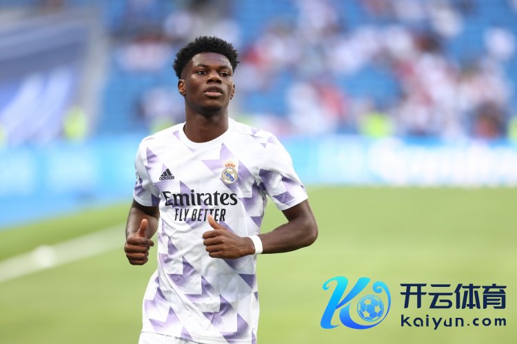 每体：琼阿梅尼踢中场受到质疑，不如踢中卫时弘扬好