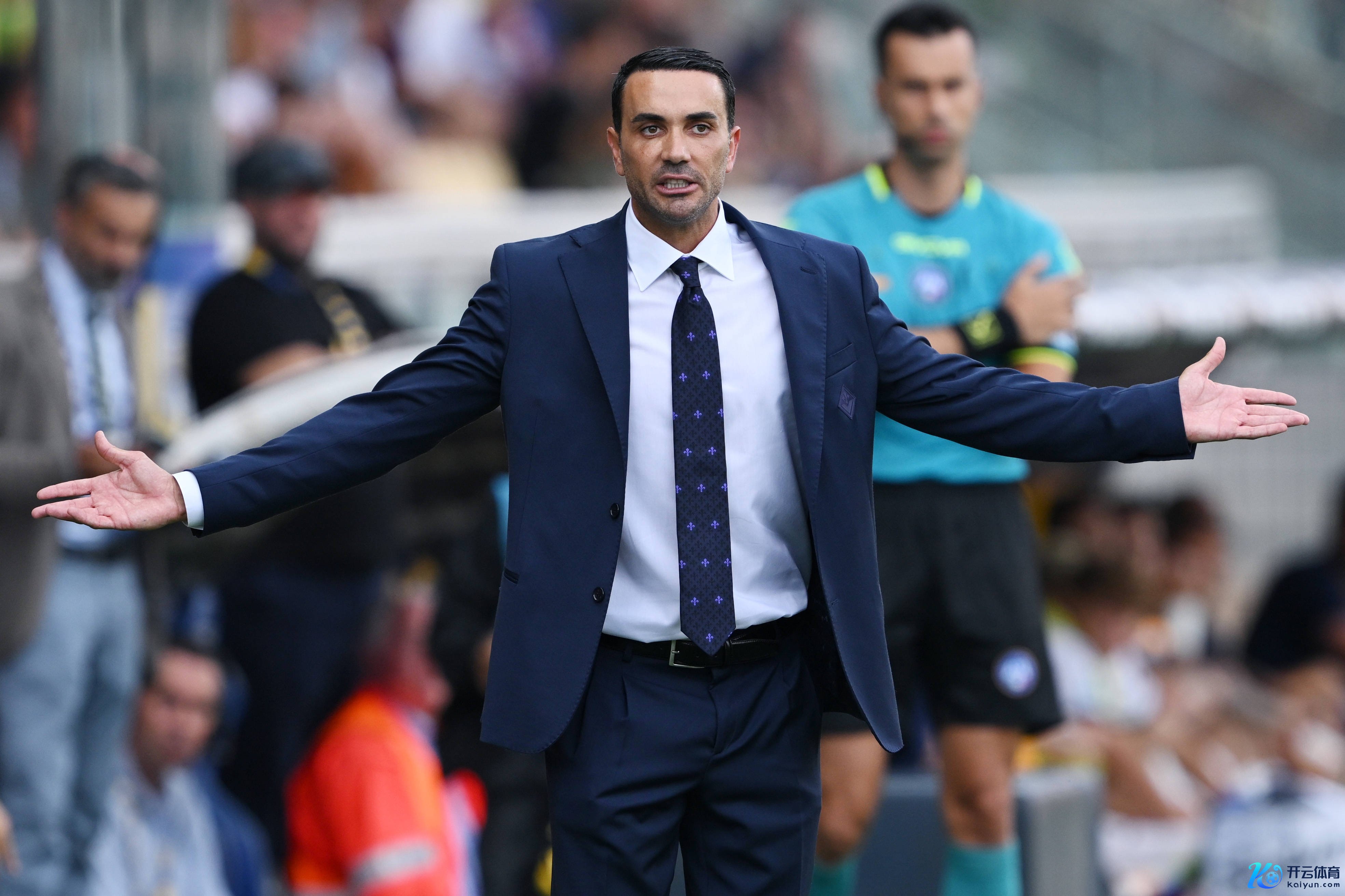 佛罗伦萨7-0大捷!主帅:一场饱读吹士气的顺利体育赛事直播,我没和比拉吉争吵